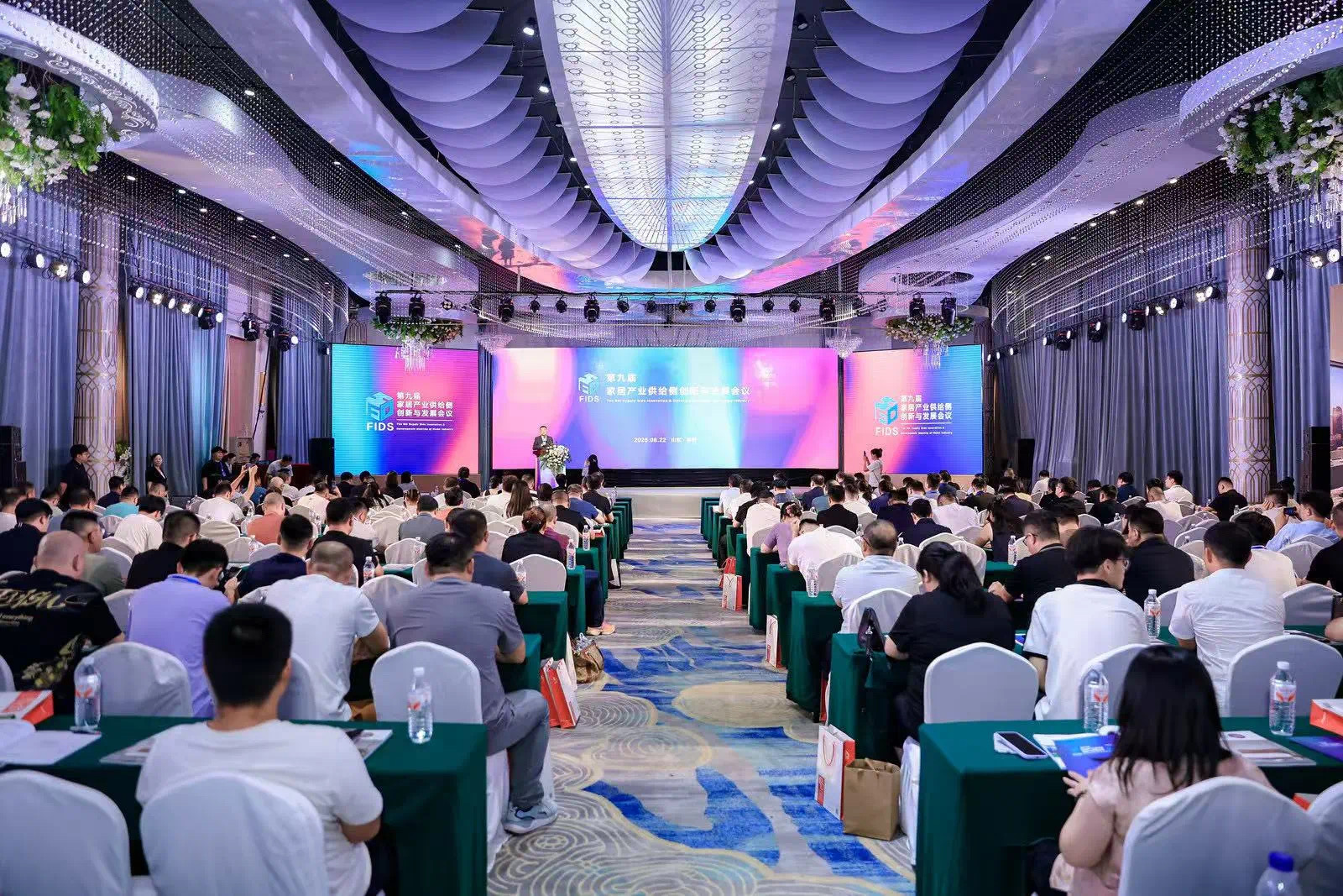 第九屆家居產(chǎn)業(yè)供給側(cè)創(chuàng)新與發(fā)展會議在濰坊舉行 新材料技術(shù)開發(fā)服務(wù)引領(lǐng)行業(yè)變革